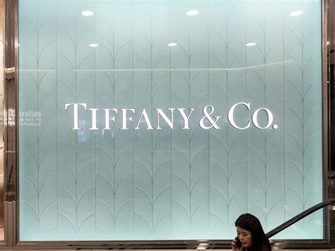 lv tiffany 收購|大結局！LVMH 4500億元完成收購Tiffany 28歲集團次子任副總裁 .